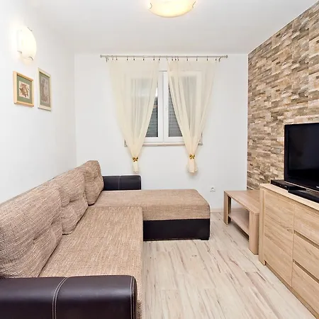 Gust Apartament *